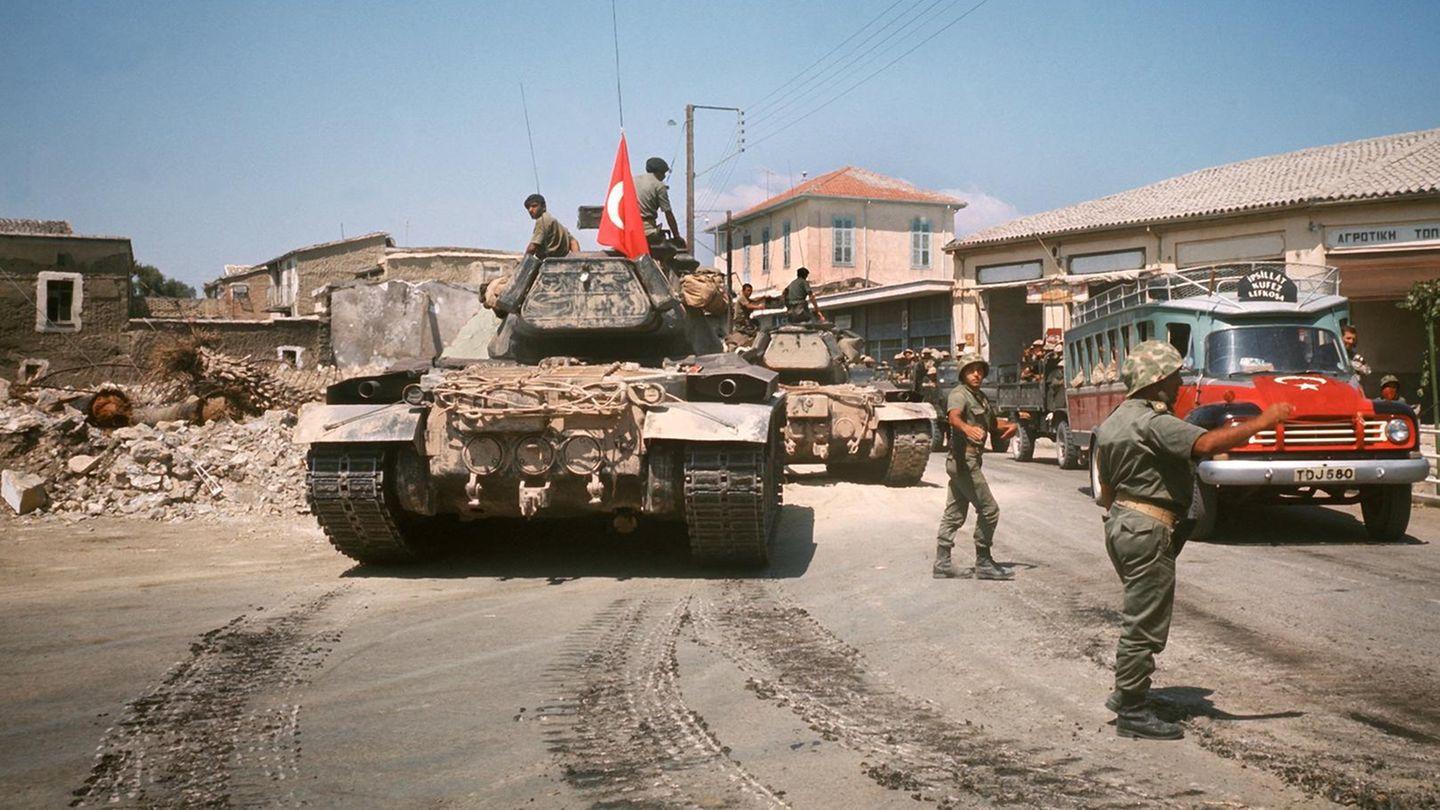 Τουρκικά άρματα μάχης και στρατιωτικές δυνάμεις κατά τις επιχειρήσεις του καλοκαιριού του 1974\.
