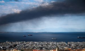 Τοξικό νέφος από τη φωτιά στο Ωραιόκαστρο: Προειδοποίηση για επικίνδυνους ρύπους- Τι να κάνετε με τα κλιματιστικά