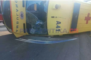 Χανιά: Ασθενοφόρο του ΕΚΑΒ συγκρούστηκε με ΙΧ – Νεκρός ο ασθενής, τραυματίστηκαν δύο διασώστες