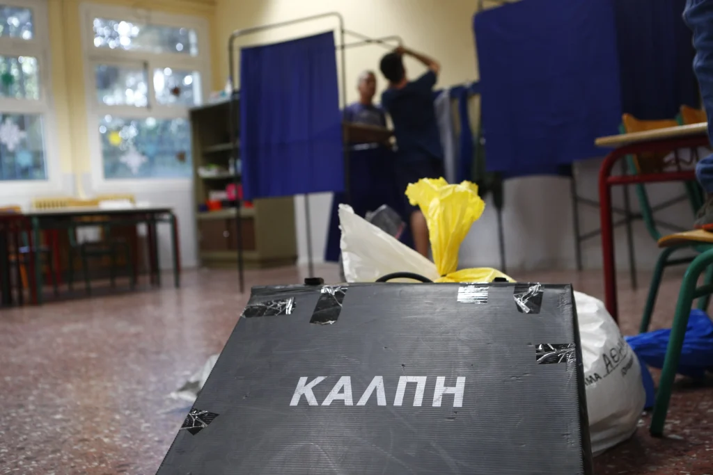 Εκλογές, τραπεζώματα, Μουντιάλ και στη μέση οι… χήρες!