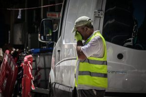 Καύσωνας: Υποχρεωτικά μέτρα προστασίας για τους εργαζομένους