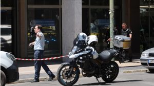 Συναγερμός στο κέντρο της Αθήνας μετά από απειλή για βόμβα σε δύο κτίρια