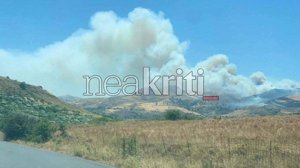 (upd) Ανεξέλεγκτη η φωτιά στο Μελιδοχώρι Κρήτης – Μήνυμα 112 για εκκένωση