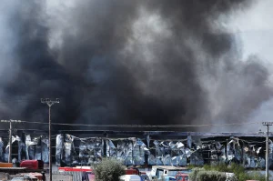 Φωτιά στον Ασπρόπυργο: Πέθανε ένας από τους εγκαυματίες