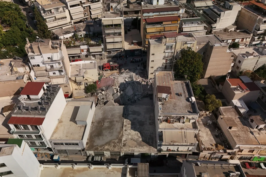 Πετράλωνα: Στα μπάζα «κολλάει» η εισαγγελική έρευνα για την κατάρρευση της πολυκατοικίας
