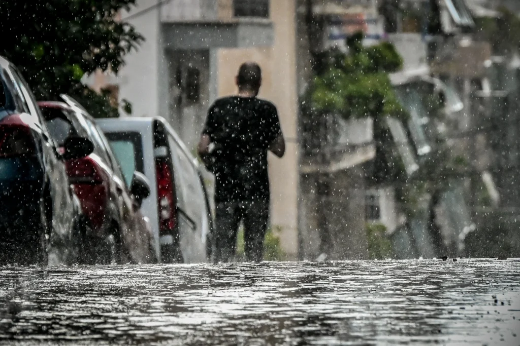 Κακοκαιρία: Ισχυρές βροχές και πάνω από 55.000 κεραυνοί