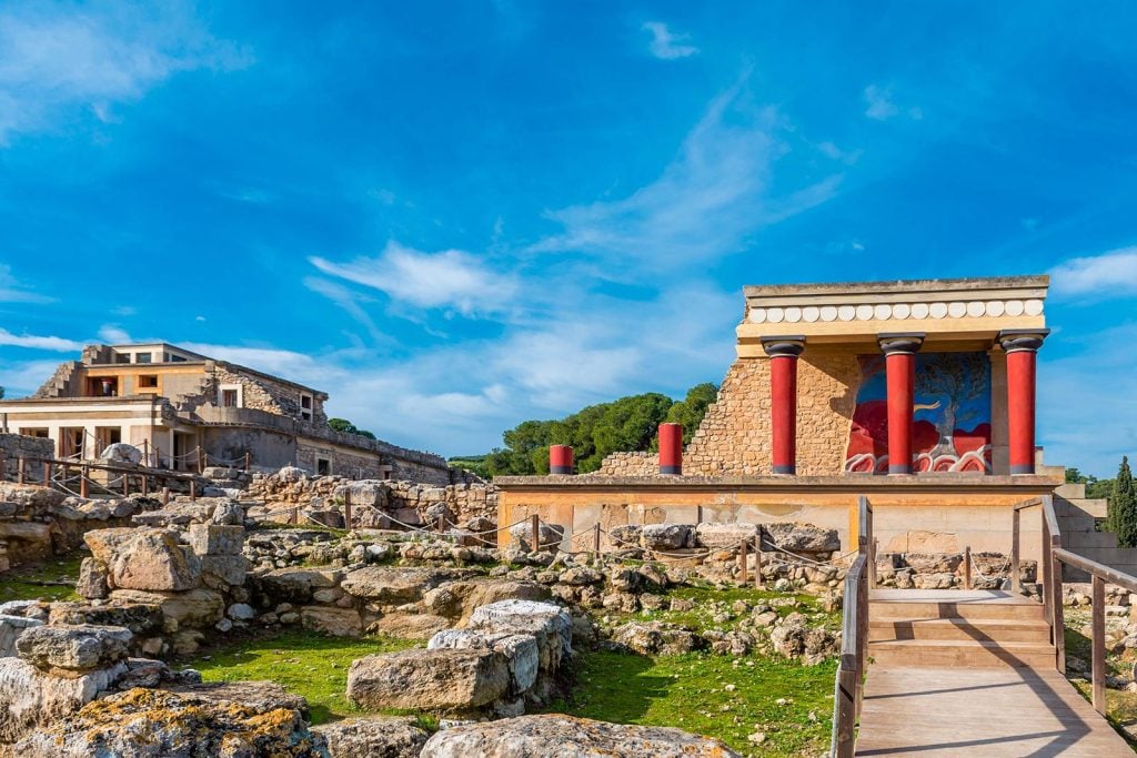 Δύο επισκέπτες λιποθύμησαν στην Κνωσό λόγω καύσωνα – Έκλεισε προσωρινά ο αρχαιολογικός χώρος