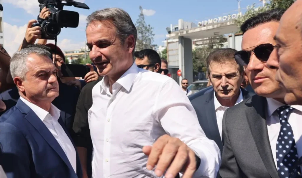 Στο Ιπποκράτειο ο Μητσοτάκης μετά τις επιθέσεις σε στελέχη της ΝΔ