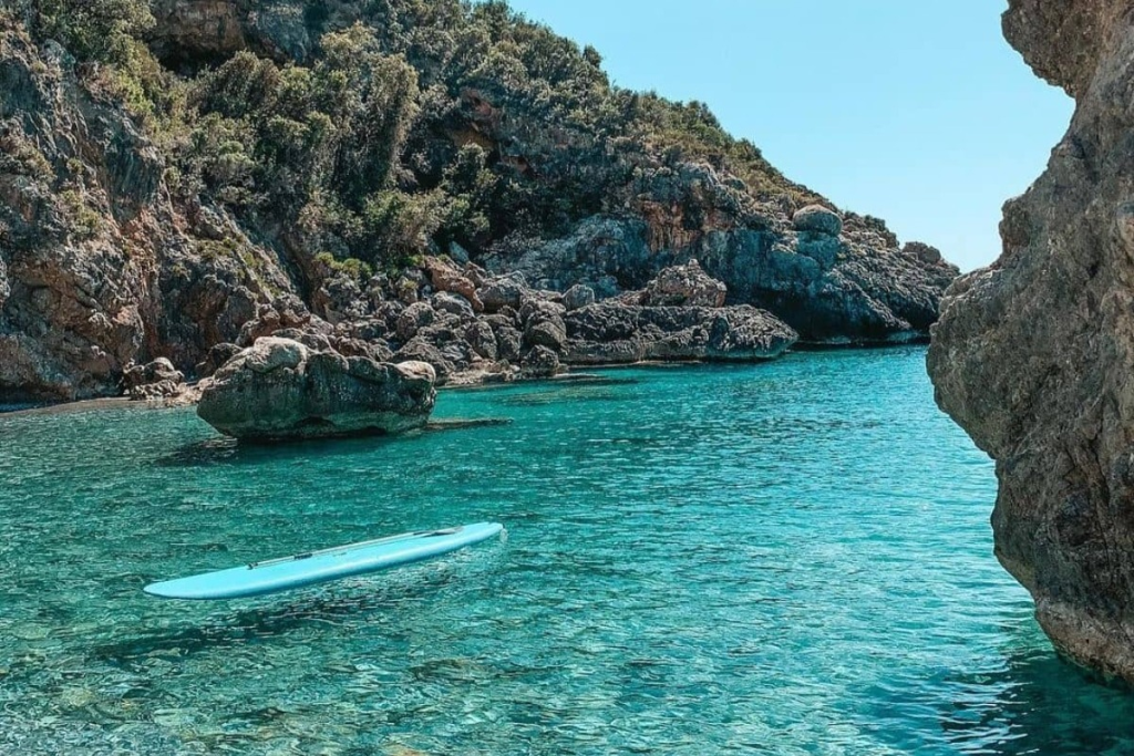 Φονέας: Το κρυμμένο διαμάντι της Μάνης με τα κρυστάλλινα νερά