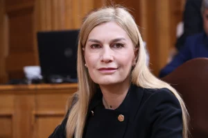 Βολουδάκη: «Οι γνωστοί άνανδροι και θρασύδειλοι έφτασαν μέχρι την πόρτα του γραφείου και του σπιτιού μου»