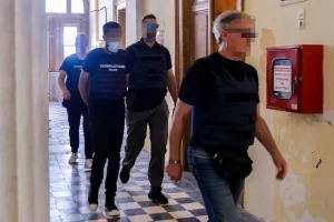 Σύρος: Ελεύθερη με περιοριστικούς όρους η 30χρονη – Σε κατ’ οίκον περιορισμό ο 41χρονος