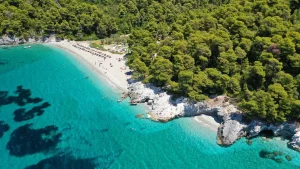 Ποιο ελληνικό νησί μπήκε στη λίστα με τους κορυφαίους κινηματογραφικούς προορισμούς