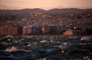 Το φονικό μπουρίνι που σάρωσε τον Θερμαϊκό και άφησε πίσω του νεκρούς
