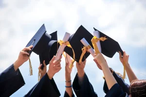 365 υποτροφίες για αριστούχους από 44 περιοχές της χώρας