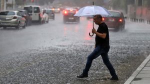 Έκτακτο δελτίο της ΕΜΥ: Πρώτα 43άρια, μετά μπουρίνια και χαλαζοπτώσεις