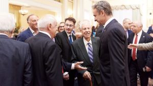 Εκλογές, Γλυπτά και πολιτικά «πηγαδάκια» στο Προεδρικό Μέγαρο