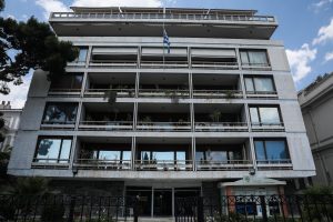 Μπλόκο στις παραιτήσεις αντιδημάρχων και αντιπεριφερειαρχών
