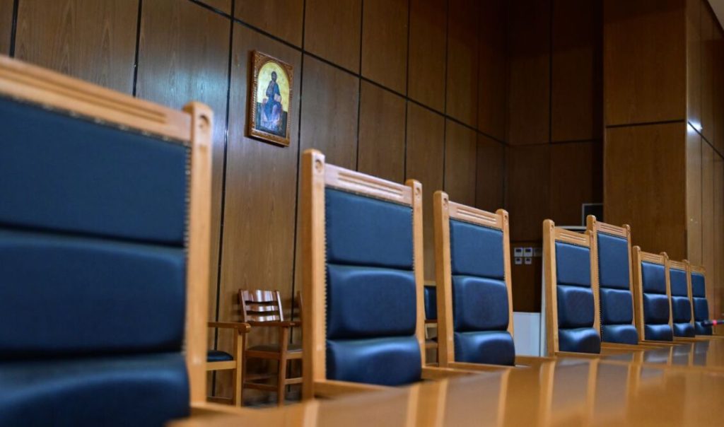 «Κούρεμα» σε αναδρομικές χρεώσεις μισθών