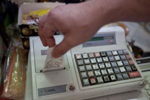 Ταμειακές μηχανές: Τα λάθη που κοστίζουν από 500 έως 4.500 ευρώ – Πότε γλιτώνετε το πρόστιμο