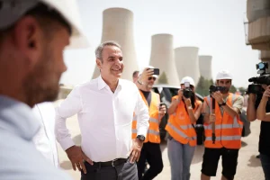 Μητσοτάκης από Πτολεμαΐδα: Όποιος πιστεύει ότι μπορεί η Δυτική Μακεδονία να επιστρέψει στον λιγνίτη, λέει ψέματα