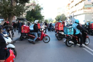 Ψευδής αυτοαπασχόληση: Πότε ο συνεργάτης ψηφιακής πλατφόρμας θεωρείται μισθωτός