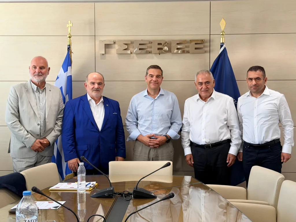 Τσίπρας στη ΓΣΕΒΕΕ: Στο επίκεντρο χρέη, φόροι και μικρές επιχειρήσεις