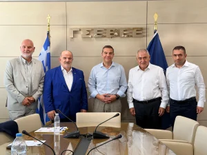Τσίπρας στη ΓΣΕΒΕΕ: Στο επίκεντρο χρέη, φόροι και μικρές επιχειρήσεις