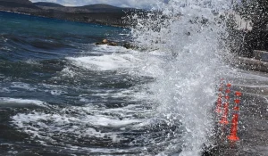 Καιρός: Άνεμοι έως 9 μποφόρ σε Αττική, Εύβοια και Αιγαίο – Πότε υποχωρούν