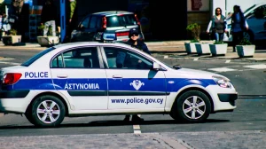 Άφησε μόνη την 11χρονη κόρη του και ταξίδεψε για ποδοσφαιρικό αγώνα στην Αλβανία