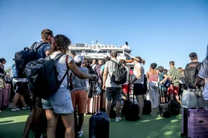 Δεκαπενταύγουστος: Στο 96% η πληρότητα στα πλοία – Κορυφώνεται η έξοδος