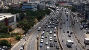 Κηφισός: Σύγκρουση φορτηγού με αυτοκίνητο στη Μεταμόρφωση – Ένας τραυματίας