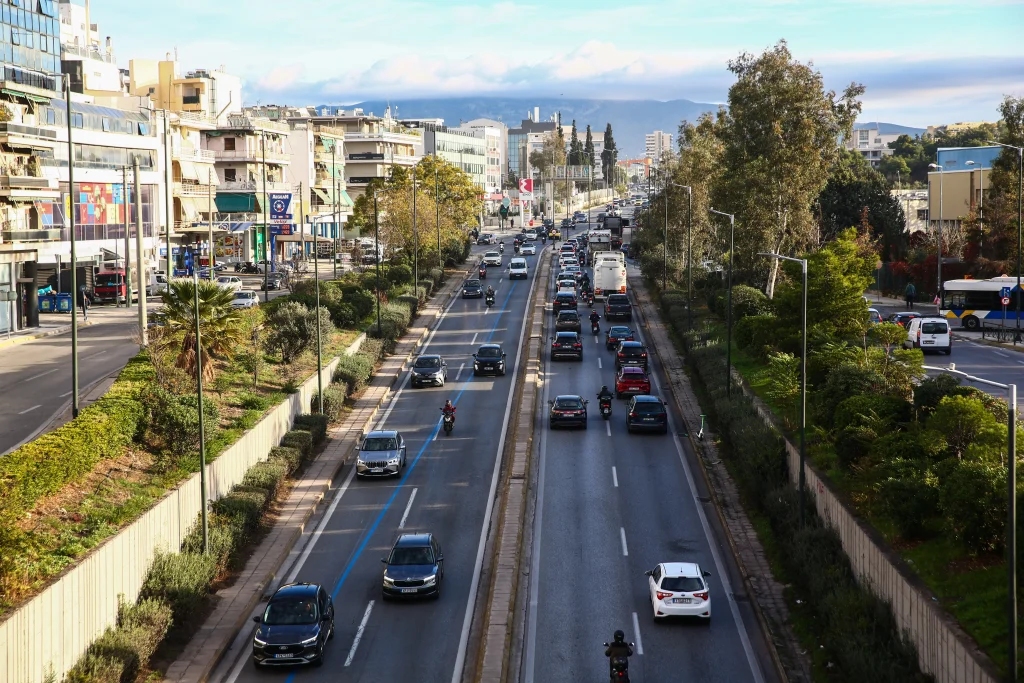 Οχήματα κινούνται στην Λεωφόρο Κατεχάκη το πρωί της Τετάρτη 3 Δεκεμβρίου 2025. (ΔΑΝΑΗ ΔΑΥΛΟΠΟΥΛΟΥ/EUROKINISSI)