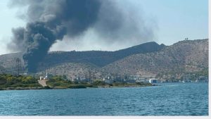 Φωτιά στον Ναύσταθμο Σαλαμίνας
