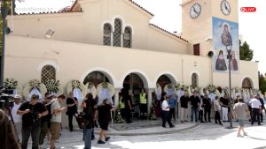 Συγκίνηση στο τελευταίο αντίο στον Δημήτρη Κόκοτα
