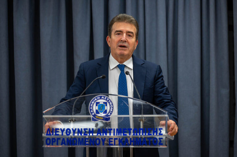 Χρυσοχοΐδης: Ηλεκτρονικό «βραχιολάκι» σε υπόδικους για ενδοοικογενειακή βία με περιοριστικούς όρους