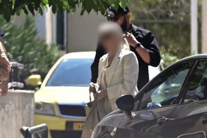 Υπόθεση Μαζωνάκη: Τα μηνύματα του υπνοθεραπευτή προς τη γιατρό – «Ποιος τον συνοδεύει;» και «Σε πήρα στο λαιμό μου»