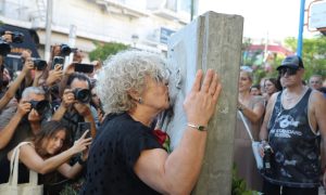 13 χρόνια από τη δολοφονία του Παύλου Φύσσα – Πλήθος κόσμου στην πορεία μνήμης στο Κερατσίνι
