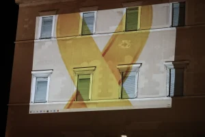Παιδικός καρκίνος: Η Βουλή φωταγωγήθηκε με τη Χρυσή Κορδέλα – 350 νέες διαγνώσεις τον χρόνο