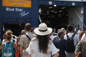 Ακτοπλοϊκά εισιτήρια: 60 εκατ. ευρώ για κοινωνικές εκπτώσεις – Τι προβλέπει το νέο ΦΕΚ
