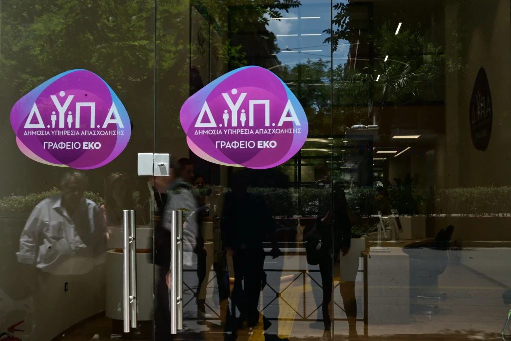 ΓΡΑΦΕΙΟ ΕΙΔΙΚΕΣ ΚΟΙΝΩΝΙΚΕΣ ΟΜΑΔΕΣ ΔΗΜΟΣΙΑ ΥΠΗΡΕΣΙΑ ΑΠΑΣΧΟΛΗΣΗ ΔΥΠΑ ΕΡΓΑΣΙΑ ΑΝΕΡΓΙΑ ΕΠΙΣΚΕΨΗ ΠΡΩΘΥΠΟΥΡΓΟΣ ΚΤΗΡΙΟ ΛΟΓΟΤΥΠΟ ΚΤΙΡΙΟ ΓΕΝΙΚΗ ΑΠΟΨΗ (ΤΑΤΙΑΝΑ ΜΠΟΛΑΡΗ/EUROKINISSI)