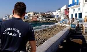 Μύκονος: Υπό αστυνομική φρούρηση η Πολεοδομία – Εισαγγελική εντολή για έλεγχο φακέλων και εκκρεμών υποθέσεων