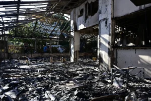 Φωτιά στη Νέα Ιωνία: Φόβοι για τα 15 διαμερίσματα – Το σενάριο που εξετάζουν οι Αρχές