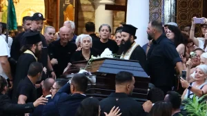 Στερνό χειροκρότημα για τον Γιώργο Μαζωνάκη στη Νίκαια – Στις 13:00 η τελευταία πράξη