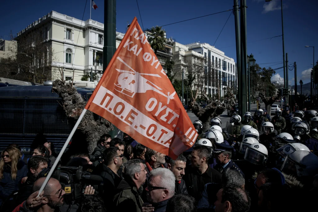 ΕΝΤΑΣΗ ΣΤΗΝ ΒΟΥΛΗ ΜΕΤΑΞΥ ΜΕΛΩΝ ΤΗΣ ΠΟΕ ΟΤΑ ΚΑΙ ΜΑΤ (EUROKINISSI/ΣΤΕΛΙΟΣ ΜΙΣΙΝΑΣ)