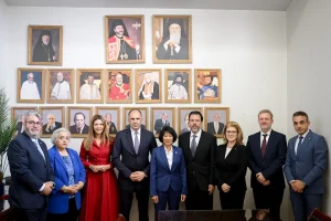 Ζαχαράκη στον Καναδά: Τι αλλάζει με το επιμίσθιο και τα ελληνικά σχολεία