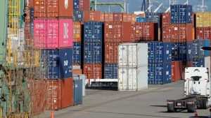 Σε ισχύ οι τελωνειακοί δασμοί αντιποίνων του Καναδά σε προϊόντα των ΗΠΑ