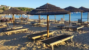 Βουλιαγμένη: Ελεύθεροι οι δύο κατηγορούμενοι για τον θάνατο του 82χρονου – Περιοριστικός όρος στον 76χρονο