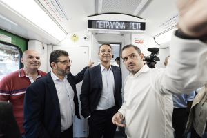 Μητσοτάκης: Δεκατέσσερις ανακατασκευασμένοι συρμοί στον Ηλεκτρικό