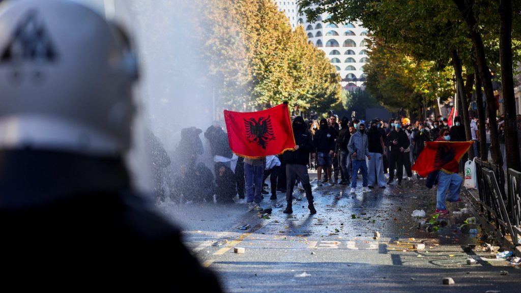 Αλβανία σε αναβρασμό: Καθημερινές αντικυβερνητικές διαδηλώσεις – Επεισόδια στα Τίρανα και «όχι» Ράμα σε παραίτηση