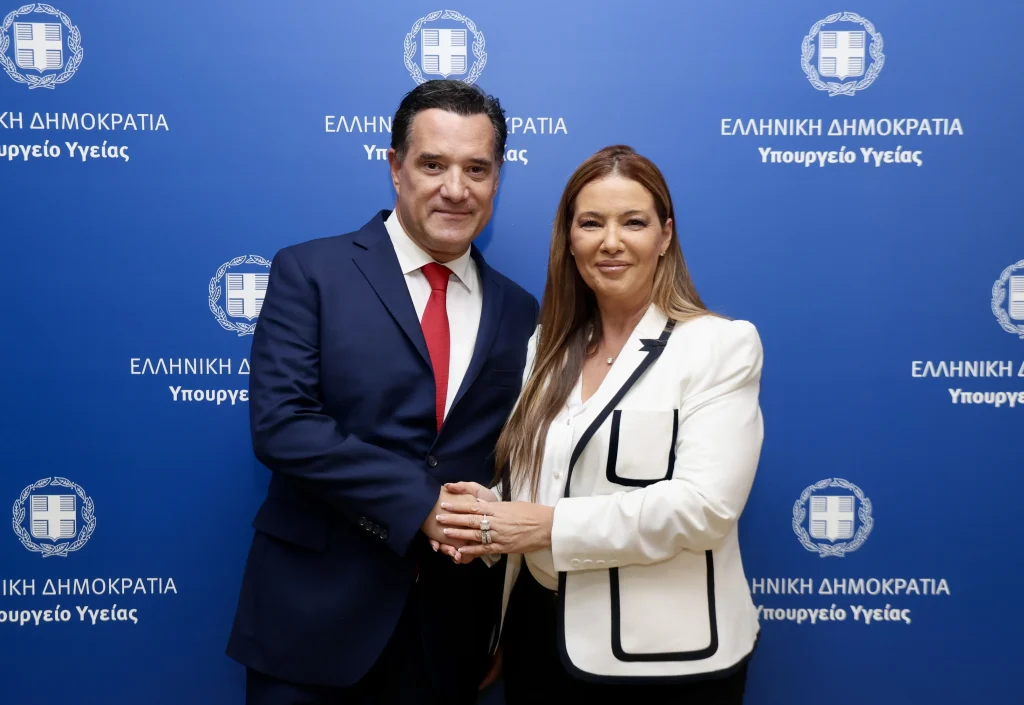 Υπογραφή Μνημονίου Συνεργασίας μεταξύ του Υπουργείου Υγείας της Ελλάδος και του Sheba Medical Center στο Ισραήλ - Ο υπουργός Υγείας Άδωνις Γεωργιάδης και η πρέσβης του Ισραήλ στην Ελλάδα, Pninat Yannay.